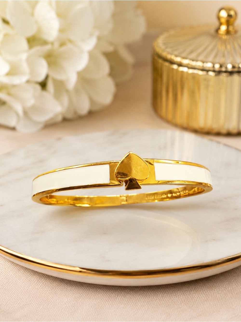 KATE SPADE HERITAGE SPADE THIN CREAM ENAMEL GOLD CLAMPER BANGLE CHIC TIMELESS